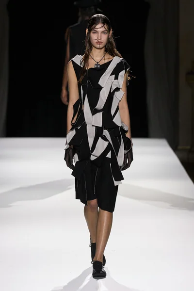 Look 11